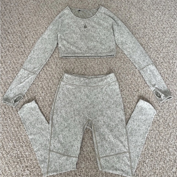 Gymshark Fleur Textured Marl Workout Set - Washed Khaki Marl Green - Picture 6 of 14